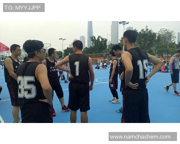 南京篮球队展现灵活战术与团队配合的精彩表现分析